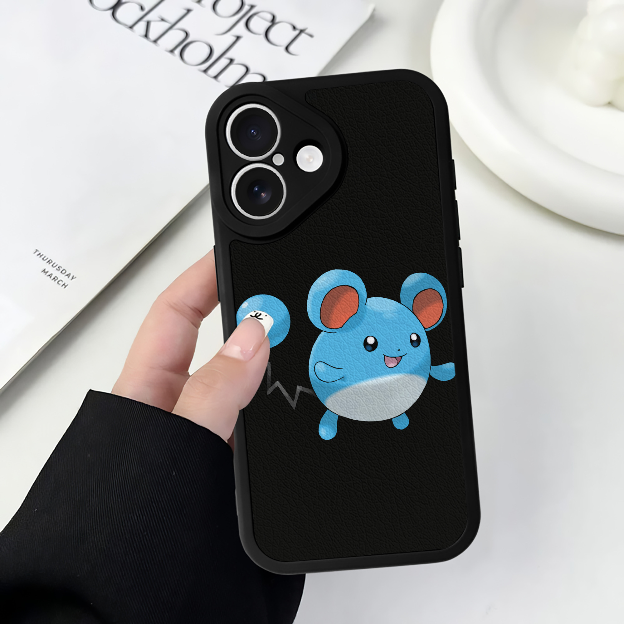 （画像用） ポケットモンスター Pokémon 【iPhone 16シリーズ対応】シリコンスマホケース（レザー調） 材質：シリコン